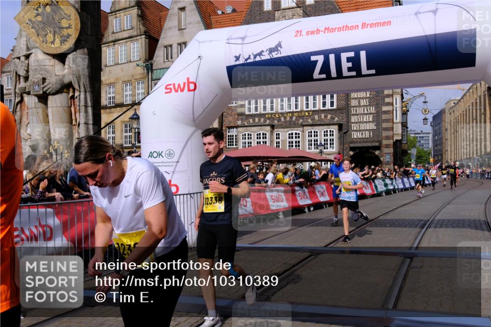 13.09.2026 - 21. swb-Marathon Bremen Tim E. http://msf.ph/oto/10310389 13.09.2026 10:53:03 Ziel 10193, 10304, 10339, 10652, 10734, 10827, 10906, 11002, 11038, 11109, 11144, 11362, 11597, 12019, 12338, 12399 meine-sportfotos.de