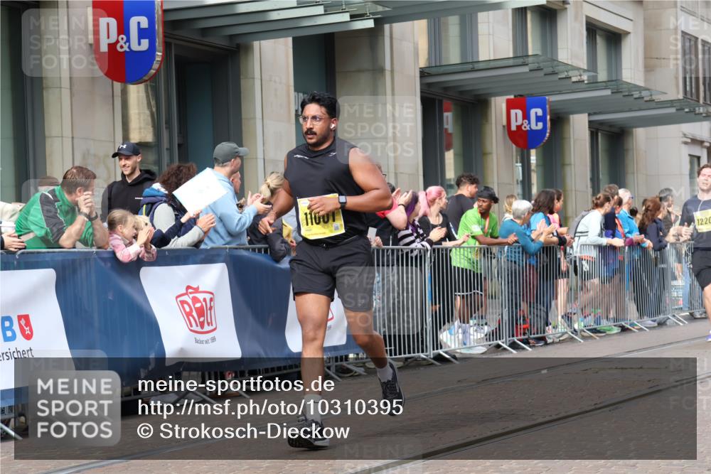 13.09.2026 - 21. swb-Marathon Bremen Strokosch-Dieckow http://msf.ph/oto/10310395 13.09.2026 10:55:02 Ziel 10256, 10555, 10725, 11001, 11014, 11414, 11466, 11631, 11910, 11941, 11977, 12201, 12218, 12258, 12348, 12549, 10555, 10589, 10646, 10901, 11001, 11040, 11174, 11569, 11620, 11860, 11889, 11908, 11976, 12313, 12800, 13592 meine-sportfotos.de