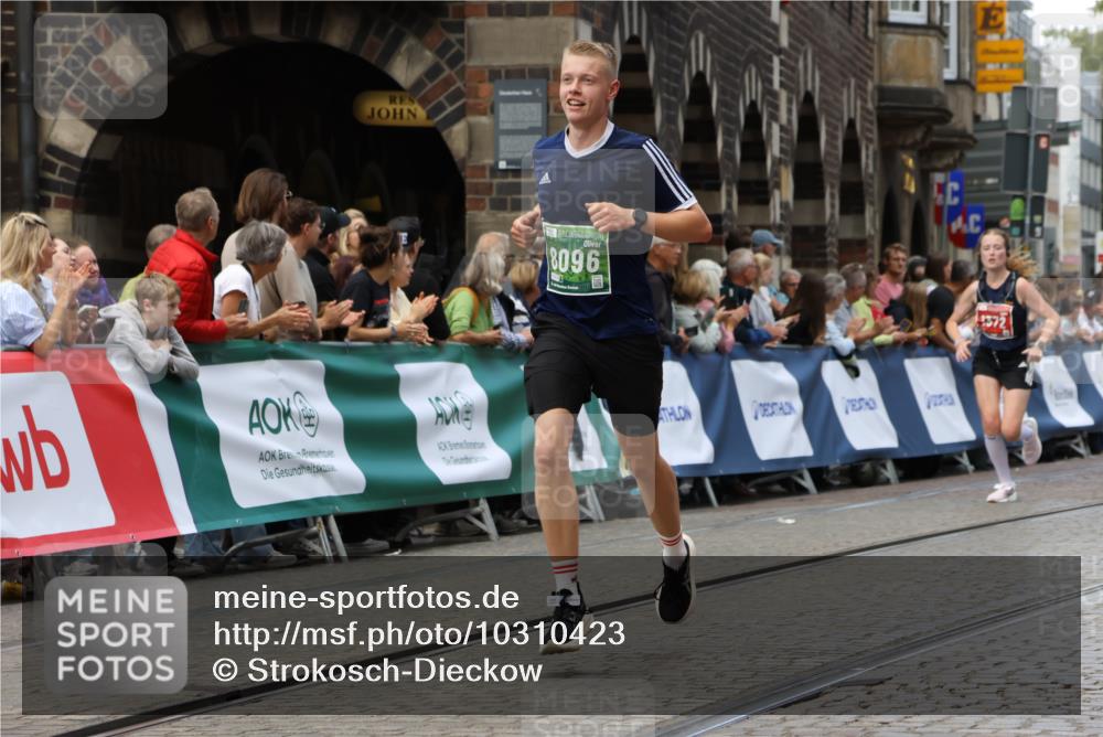 13.09.2026 - 21. swb-Marathon Bremen Strokosch-Dieckow http://msf.ph/oto/10310423 13.09.2026 13:03:47 Ziel 1372, 1950, 3092, 7206, 7715, 895, 2094, 2889, 3500, 4236, 8096, 9061, 9129, 9642 meine-sportfotos.de