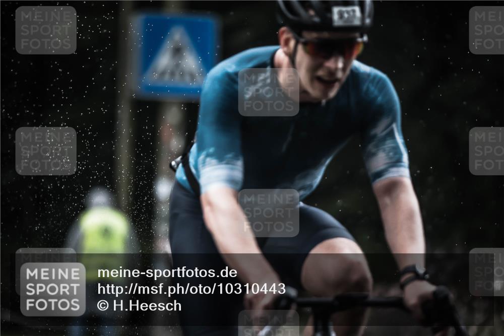 13.09.2026 - Stadtparktriathlon H.Heesch http://msf.ph/oto/10310443 13.09.2026 11:43:37 Radfahren 796, 812, 847, 937 meine-sportfotos.de