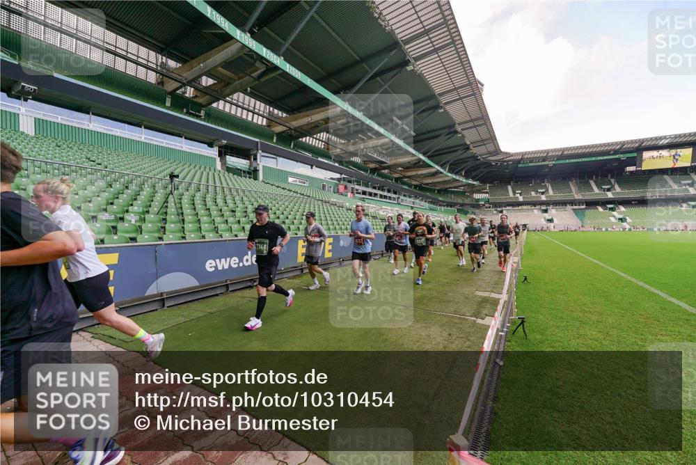 13.09.2026 - 21. swb-Marathon Bremen Michael Burmester http://msf.ph/oto/10310454 13.09.2026 13:07:56 Laufen im Stadion 132, 156, 310, 372, 489, 551, 607, 682, 716, 800, 808, 809, 831, 834, 846, 884, 911, 922, 1083, 1124, 1173, 1189, 1205, 1210, 1285, 1289, 1322, 1364, 1369, 1387, 1395, 1437, 1532, 1545, 1559, 1600, 1688, 1831, 1841, 1848, 1854, 1871, 1899, 1926, 1938, 2003, 2041, 2070, 2090, 2215, 2219, 2229, 2283, 2318, 2366, 2380, 2405, 2440, 2467, 2492, 2565, 2611, 2635, 2699, 2707, 2721, 2727, 2731, 2755, 2782, 2802, 2818, 2831, 2841, 2866, 2897, 2911, 2930, 2949, 2960 meine-sportfotos.de