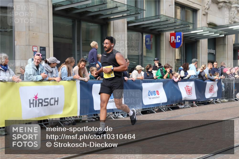 13.09.2026 - 21. swb-Marathon Bremen Strokosch-Dieckow http://msf.ph/oto/10310464 13.09.2026 10:55:04 Ziel 10203, 10256, 10725, 10788, 11014, 11414, 11466, 11631, 11748, 11910, 11941, 11975, 11977, 12030, 12201, 12218, 12258, 12348, 12549, 10555, 10589, 10646, 10901, 11001, 11040, 11569, 11620, 11860, 11889, 11908, 11976, 12313, 12800, 13592 meine-sportfotos.de
