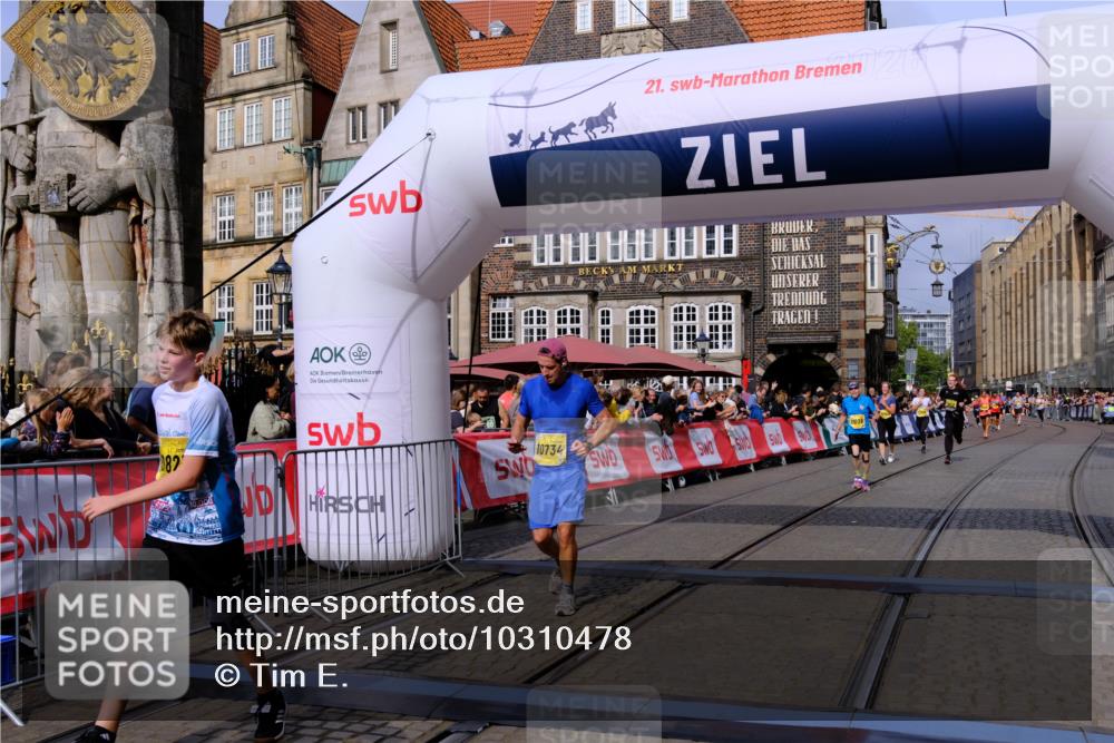 13.09.2026 - 21. swb-Marathon Bremen Tim E. http://msf.ph/oto/10310478 13.09.2026 10:53:05 Ziel 10193, 10304, 10339, 10652, 10734, 10827, 10906, 11002, 11038, 11109, 11144, 11362, 11386, 11597, 12019, 12338, 12399 meine-sportfotos.de