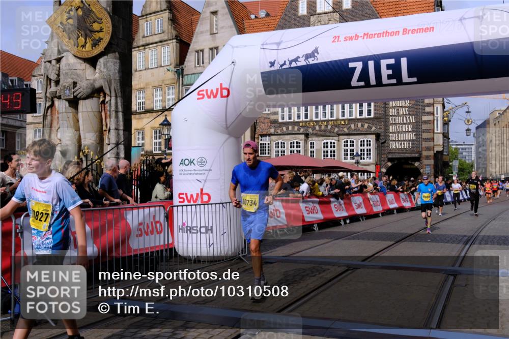 13.09.2026 - 21. swb-Marathon Bremen Tim E. http://msf.ph/oto/10310508 13.09.2026 10:53:05 Ziel 10193, 10304, 10339, 10652, 10734, 10827, 10906, 11002, 11038, 11109, 11144, 11362, 11386, 11597, 12019, 12338, 12399 meine-sportfotos.de