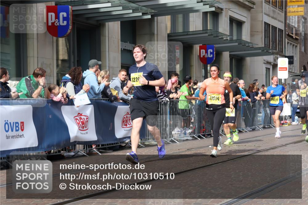 13.09.2026 - 21. swb-Marathon Bremen Strokosch-Dieckow http://msf.ph/oto/10310510 13.09.2026 10:55:06 Ziel 10203, 10256, 10297, 10725, 10788, 10881, 11014, 11414, 11466, 11557, 11631, 11748, 11862, 11910, 11941, 11975, 11977, 12030, 12150, 12201, 12218, 12258, 12348, 12549, 10555, 10646, 10901, 11001, 11569, 11620, 11860, 11889, 11908, 11976, 12313, 12800, 13592 meine-sportfotos.de