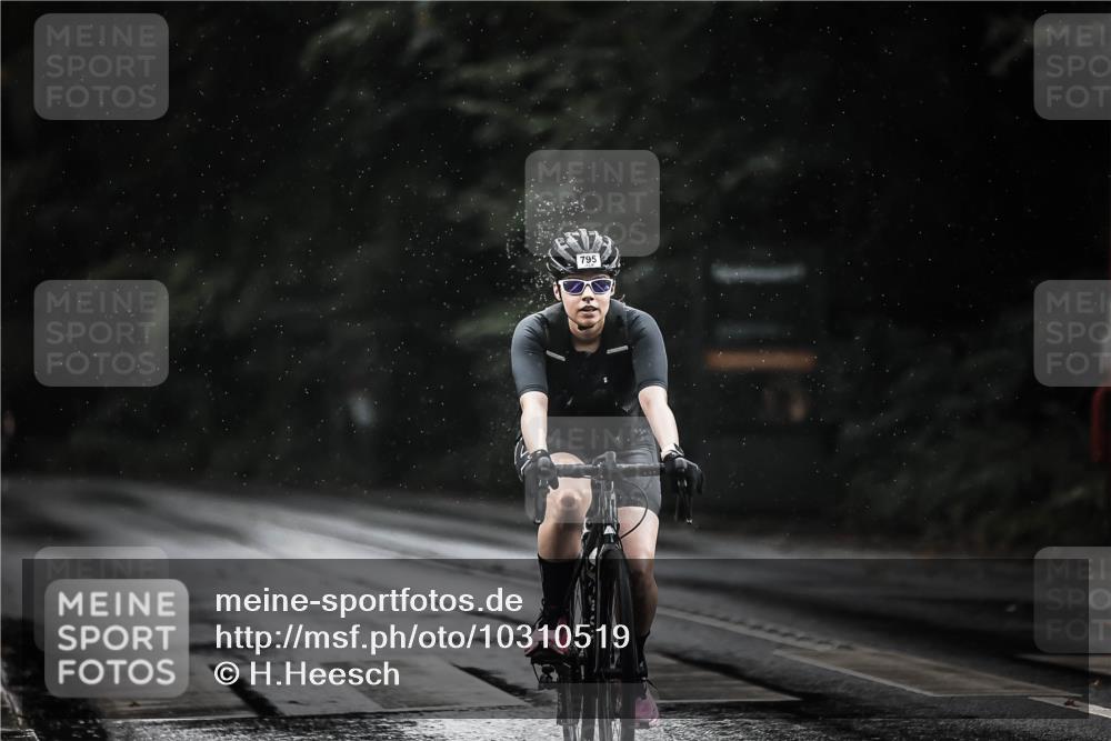 13.09.2026 - Stadtparktriathlon H.Heesch http://msf.ph/oto/10310519 13.09.2026 11:43:48 Radfahren 795, 938 meine-sportfotos.de