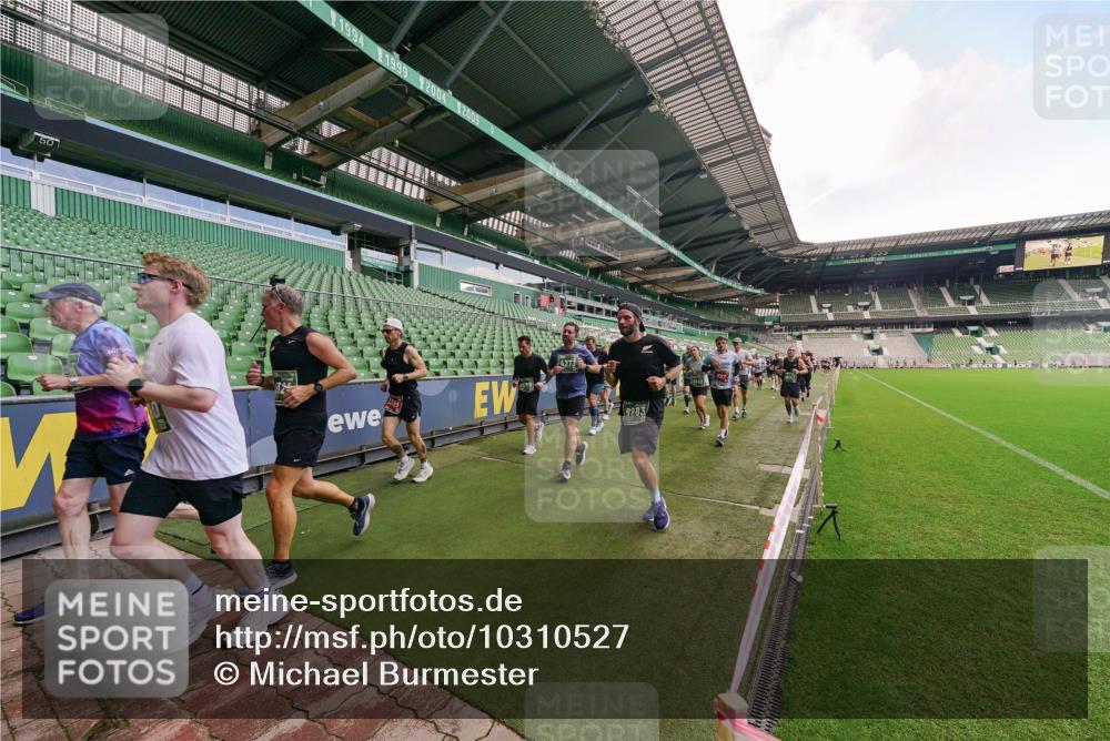 13.09.2026 - 21. swb-Marathon Bremen Michael Burmester http://msf.ph/oto/10310527 13.09.2026 13:08:02 Laufen im Stadion 132, 156, 310, 372, 489, 551, 607, 682, 716, 800, 808, 809, 831, 834, 846, 884, 911, 922, 1025, 1083, 1124, 1173, 1189, 1210, 1285, 1289, 1322, 1364, 1369, 1387, 1395, 1437, 1532, 1545, 1559, 1600, 1688, 1831, 1841, 1854, 1871, 1899, 1926, 1938, 2003, 2041, 2070, 2090, 2215, 2219, 2229, 2283, 2318, 2366, 2380, 2405, 2440, 2467, 2492, 2565, 2611, 2635, 2699, 2707, 2721, 2727, 2731, 2755, 2782, 2802, 2818, 2823, 2831, 2841, 2866, 2897, 2911, 2930, 2949, 2960 meine-sportfotos.de