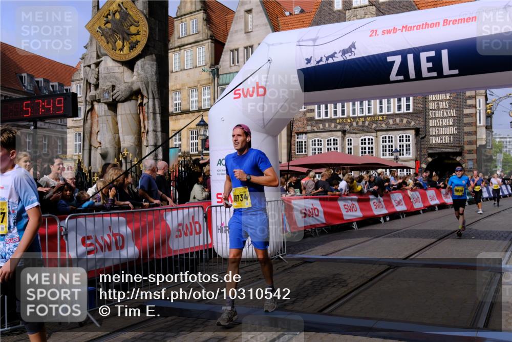 13.09.2026 - 21. swb-Marathon Bremen Tim E. http://msf.ph/oto/10310542 13.09.2026 10:53:06 Ziel 10193, 10304, 10339, 10652, 10734, 10827, 10863, 10906, 11002, 11038, 11144, 11362, 11386, 11597, 11766, 12019, 12338, 12399 meine-sportfotos.de