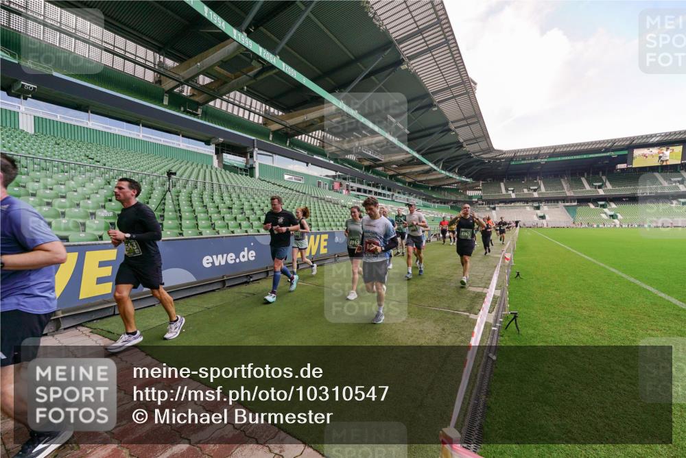 13.09.2026 - 21. swb-Marathon Bremen Michael Burmester http://msf.ph/oto/10310547 13.09.2026 13:08:03 Laufen im Stadion 132, 156, 310, 372, 489, 551, 607, 682, 716, 800, 808, 809, 831, 834, 846, 884, 911, 922, 1025, 1083, 1124, 1173, 1189, 1210, 1285, 1289, 1322, 1364, 1369, 1387, 1395, 1437, 1532, 1545, 1559, 1600, 1688, 1831, 1841, 1854, 1871, 1899, 1926, 1938, 2003, 2041, 2070, 2090, 2215, 2219, 2229, 2283, 2318, 2366, 2380, 2405, 2440, 2467, 2492, 2565, 2611, 2635, 2699, 2707, 2721, 2727, 2731, 2755, 2782, 2802, 2818, 2823, 2831, 2841, 2866, 2897, 2911, 2930, 2949, 2960 meine-sportfotos.de