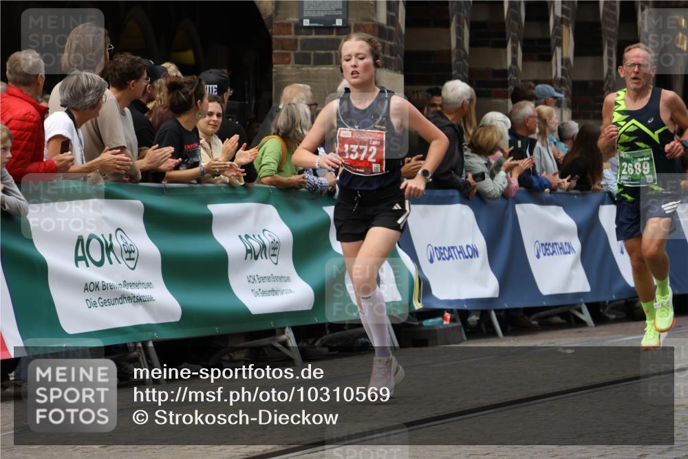13.09.2026 - 21. swb-Marathon Bremen Strokosch-Dieckow http://msf.ph/oto/10310569 13.09.2026 13:03:49 Ziel 1090, 1372, 1950, 3092, 5024, 5719, 7715, 895, 2094, 2889, 3500, 4236, 9061, 9129, 9544, 9642 meine-sportfotos.de