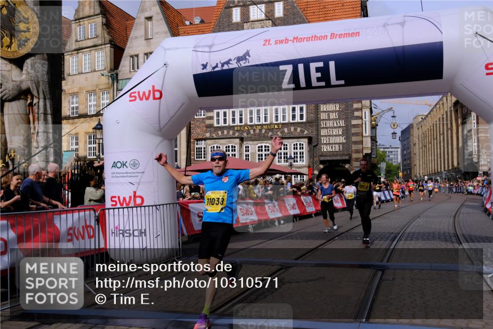 13.09.2026 - 21. swb-Marathon Bremen Tim E. http://msf.ph/oto/10310571 13.09.2026 10:53:08 Ziel 10193, 10304, 10339, 10652, 10734, 10827, 10863, 11002, 11038, 11144, 11238, 11362, 11386, 11597, 11766, 12019, 12338, 12399 meine-sportfotos.de