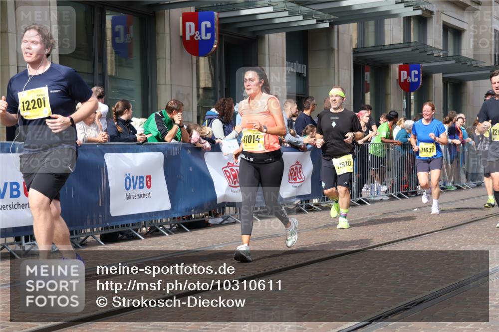 13.09.2026 - 21. swb-Marathon Bremen Strokosch-Dieckow http://msf.ph/oto/10310611 13.09.2026 10:55:08 Ziel 10203, 10256, 10297, 10379, 10529, 10725, 10788, 10881, 11014, 11377, 11414, 11466, 11557, 11631, 11748, 11862, 11910, 11941, 11975, 11977, 12030, 12150, 12201, 12218, 12258, 12348, 12549, 10555, 10646, 10901, 11001, 11620, 11631, 11860, 11889, 11908, 11976, 12313, 12800, 13592 meine-sportfotos.de