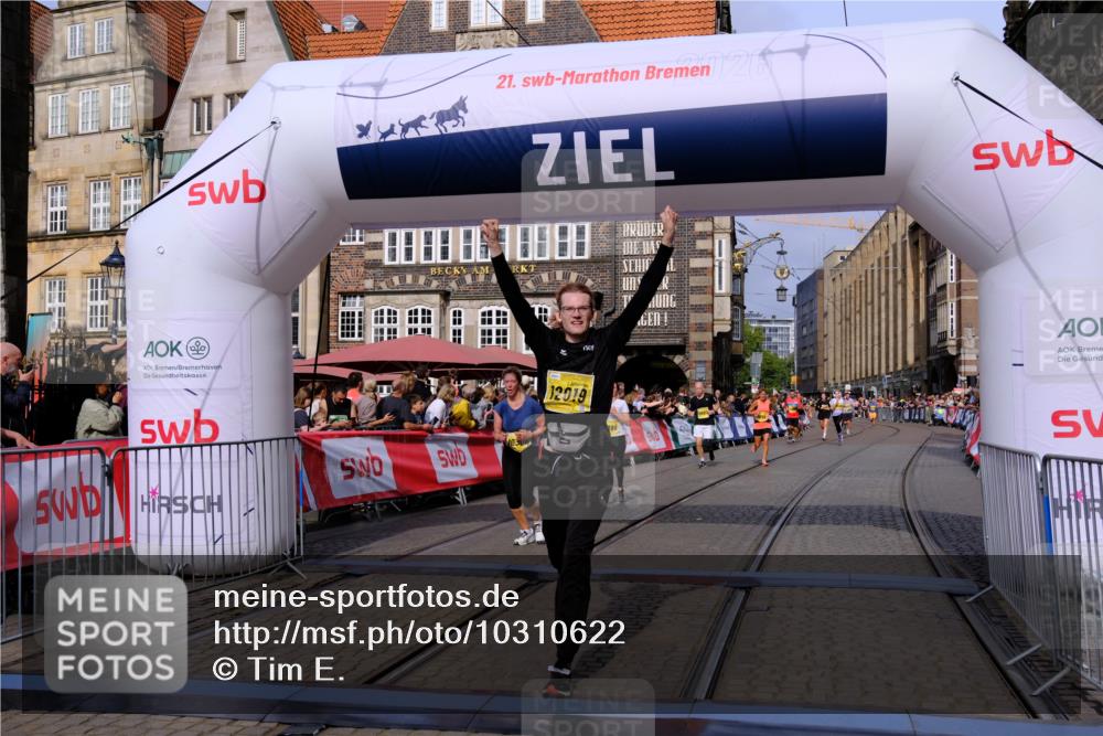 13.09.2026 - 21. swb-Marathon Bremen Tim E. http://msf.ph/oto/10310622 13.09.2026 10:53:10 Ziel 10304, 10339, 10652, 10714, 10734, 10827, 10863, 11002, 11038, 11238, 11386, 11575, 11597, 11766, 12019, 12338, 12369, 12399 meine-sportfotos.de