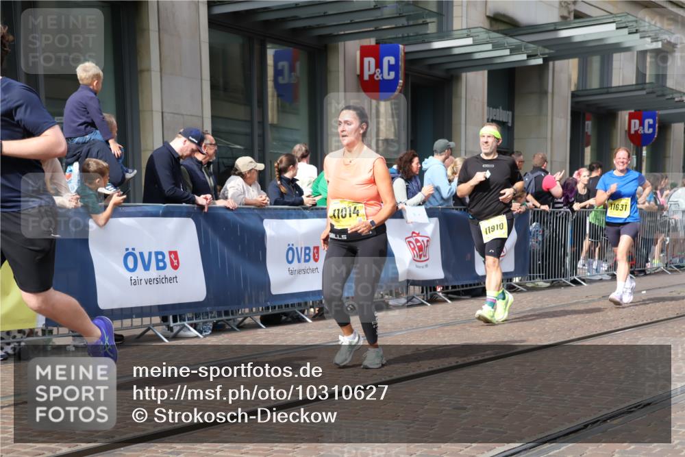 13.09.2026 - 21. swb-Marathon Bremen Strokosch-Dieckow http://msf.ph/oto/10310627 13.09.2026 10:55:08 Ziel 10203, 10256, 10297, 10379, 10529, 10725, 10788, 10881, 11014, 11377, 11414, 11466, 11557, 11631, 11748, 11862, 11910, 11941, 11975, 11977, 12030, 12150, 12201, 12218, 12258, 12348, 12549, 10555, 10646, 10901, 11001, 11620, 11631, 11860, 11889, 11908, 11976, 12313, 12800, 13592 meine-sportfotos.de