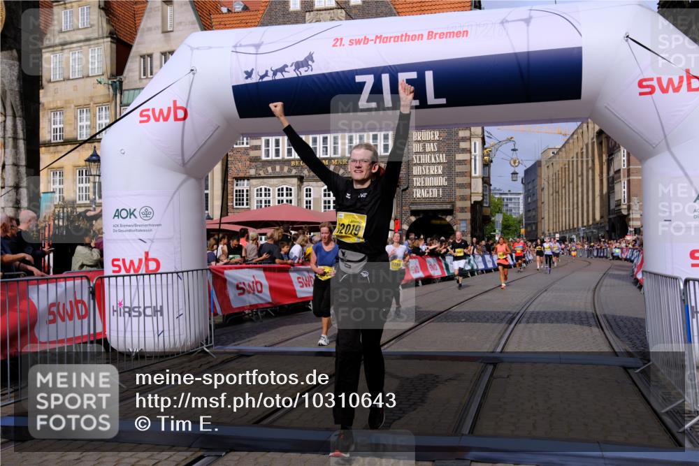 13.09.2026 - 21. swb-Marathon Bremen Tim E. http://msf.ph/oto/10310643 13.09.2026 10:53:10 Ziel 10304, 10339, 10652, 10714, 10734, 10827, 10863, 11002, 11038, 11238, 11386, 11575, 11597, 11766, 12019, 12338, 12369, 12399 meine-sportfotos.de