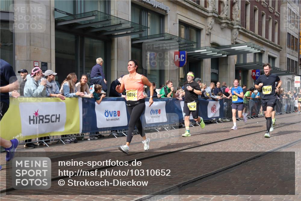 13.09.2026 - 21. swb-Marathon Bremen Strokosch-Dieckow http://msf.ph/oto/10310652 13.09.2026 10:55:09 Ziel 10203, 10256, 10297, 10379, 10529, 10725, 10788, 10881, 11014, 11377, 11414, 11466, 11557, 11748, 11862, 11910, 11941, 11975, 11977, 12030, 12150, 12201, 12218, 12258, 12348, 12549, 10555, 10646, 10901, 11001, 11620, 11631, 11860, 11889, 11908, 11976, 12201, 12313, 13592 meine-sportfotos.de