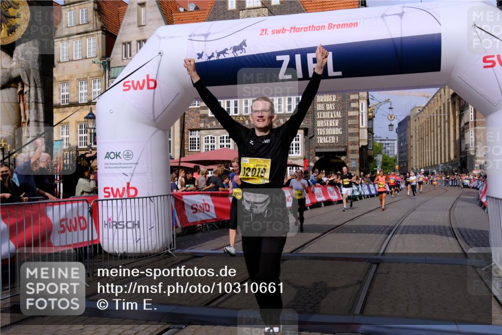 13.09.2026 - 21. swb-Marathon Bremen Tim E. http://msf.ph/oto/10310661 13.09.2026 10:53:10 Ziel 10304, 10339, 10652, 10714, 10734, 10827, 10863, 11002, 11038, 11238, 11386, 11575, 11597, 11766, 12019, 12338, 12369, 12399 meine-sportfotos.de