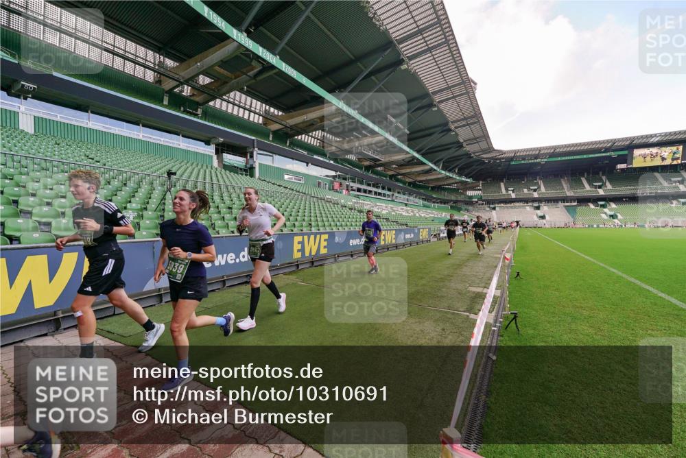 13.09.2026 - 21. swb-Marathon Bremen Michael Burmester http://msf.ph/oto/10310691 13.09.2026 13:08:13 Laufen im Stadion 132, 156, 489, 551, 607, 682, 716, 800, 808, 809, 834, 846, 884, 911, 922, 1025, 1124, 1150, 1173, 1189, 1210, 1285, 1289, 1322, 1364, 1369, 1387, 1395, 1398, 1532, 1559, 1600, 1688, 1831, 1841, 1854, 1871, 1880, 1899, 1926, 1938, 2003, 2041, 2070, 2090, 2215, 2219, 2229, 2283, 2318, 2366, 2380, 2405, 2413, 2440, 2467, 2492, 2565, 2611, 2635, 2692, 2699, 2721, 2727, 2731, 2755, 2782, 2802, 2818, 2823, 2831, 2841, 2866, 2897, 2911, 2930, 2949, 2960 meine-sportfotos.de
