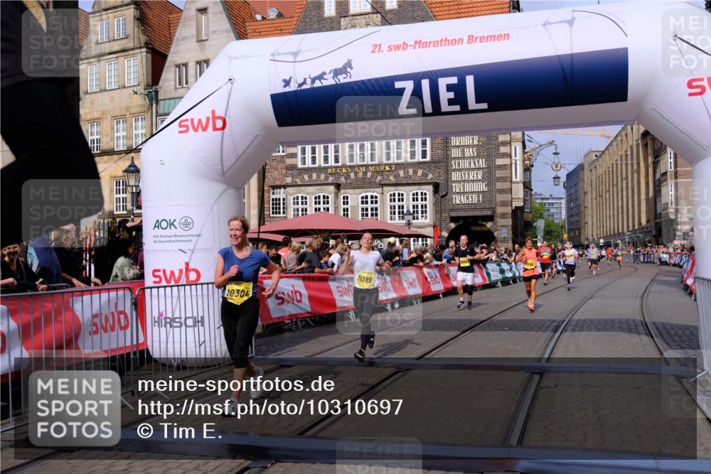 13.09.2026 - 21. swb-Marathon Bremen Tim E. http://msf.ph/oto/10310697 13.09.2026 10:53:11 Ziel 10304, 10714, 10734, 10827, 10863, 11038, 11238, 11386, 11575, 11597, 11766, 12019, 12338, 12369, 12399 meine-sportfotos.de