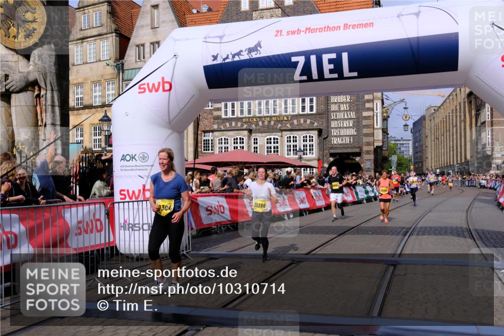 13.09.2026 - 21. swb-Marathon Bremen Tim E. http://msf.ph/oto/10310714 13.09.2026 10:53:12 Ziel 10304, 10714, 10734, 10827, 10863, 11038, 11238, 11282, 11386, 11575, 11597, 11766, 12019, 12338, 12369 meine-sportfotos.de