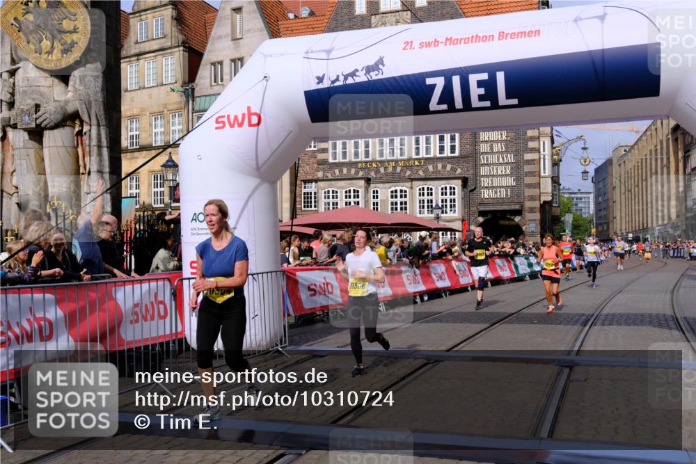 13.09.2026 - 21. swb-Marathon Bremen Tim E. http://msf.ph/oto/10310724 13.09.2026 10:53:12 Ziel 10304, 10714, 10734, 10827, 10863, 11038, 11238, 11282, 11386, 11575, 11597, 11766, 12019, 12338, 12369 meine-sportfotos.de