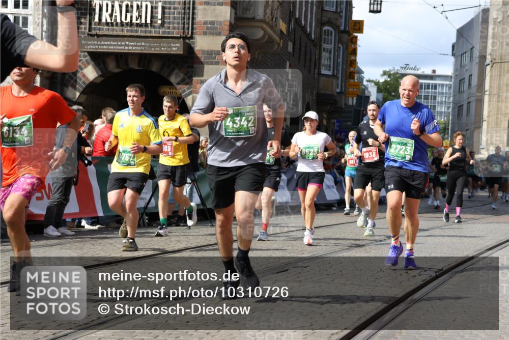13.09.2026 - 21. swb-Marathon Bremen Strokosch-Dieckow http://msf.ph/oto/10310726 13.09.2026 13:30:37 Ziel 881, 1909, 1938, 2265, 2364, 2900, 4763, 5615, 6225, 6942, 6992, 6994, 7184, 7609, 7821, 7932, 7966, 8090, 8105, 8115, 8169, 8314, 8441, 8494, 9015, 9412, 9529, 800, 834, 1533, 1771, 1841, 1926, 1941, 2369, 2452, 2723, 2985, 4251, 4920, 5600, 5681, 5802, 5822, 5900, 6343, 6523, 7012, 9290, 9653, 9692, 9699, 9767, 13090 meine-sportfotos.de