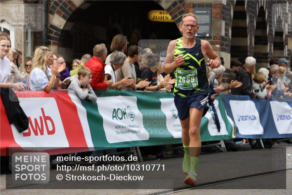 13.09.2026 - 21. swb-Marathon Bremen Strokosch-Dieckow http://msf.ph/oto/10310771 13.09.2026 13:03:51 Ziel 1090, 1372, 1950, 3092, 5024, 5143, 5719, 6973, 7715, 895, 2094, 2889, 3500, 4236, 9061, 9129, 9544, 9642 meine-sportfotos.de