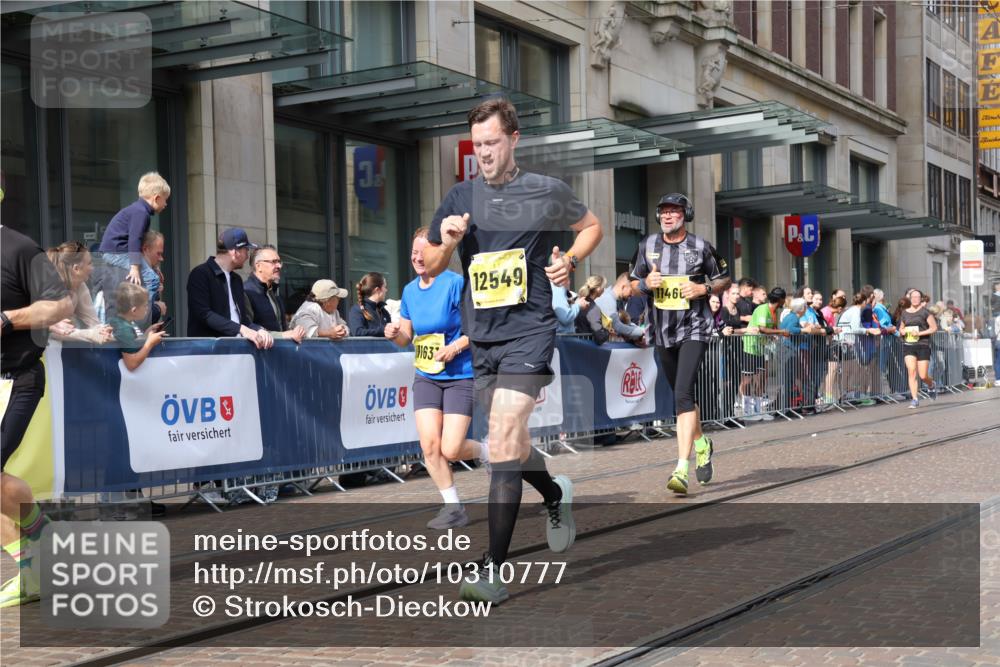 13.09.2026 - 21. swb-Marathon Bremen Strokosch-Dieckow http://msf.ph/oto/10310777 13.09.2026 10:55:10 Ziel 10203, 10256, 10297, 10379, 10529, 10725, 10788, 10881, 11014, 11377, 11414, 11466, 11557, 11748, 11862, 11910, 11941, 11975, 11977, 12030, 12150, 12218, 12258, 12348, 12549, 10555, 10646, 10901, 11001, 11014, 11620, 11631, 11860, 11889, 11908, 11976, 12201, 12313, 12549, 13592 meine-sportfotos.de