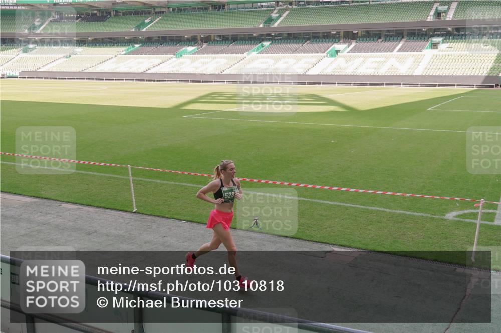 13.09.2026 - 21. swb-Marathon Bremen Michael Burmester http://msf.ph/oto/10310818 13.09.2026 12:45:44 Laufen im Stadion 195, 280, 339, 474, 493, 508, 538, 567, 681, 697, 715, 788, 1017, 1034, 1181, 1241, 1264, 1277, 1301, 1335, 1696, 1863, 1937, 1975, 2020, 2084, 2087, 2297, 2889, 3092, 3271, 3609, 4110, 4118, 4157, 4328, 5024, 5092, 5238, 5283, 5674, 5719, 5996, 6918, 6973, 7206, 7265, 7336, 7478, 7715, 8054, 8096, 8319, 8325, 8331, 8670, 8701, 8756, 8936, 9070, 9129, 9273, 9306, 9495, 9583, 9642, 13168, 439, 1411, 1667, 1822 meine-sportfotos.de