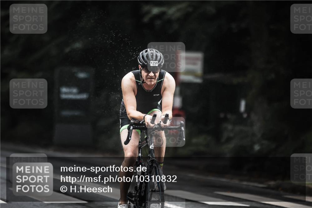 13.09.2026 - Stadtparktriathlon H.Heesch http://msf.ph/oto/10310832 13.09.2026 12:51:12 Radfahren 1097, 1167, 1216, 1288, 1295 meine-sportfotos.de