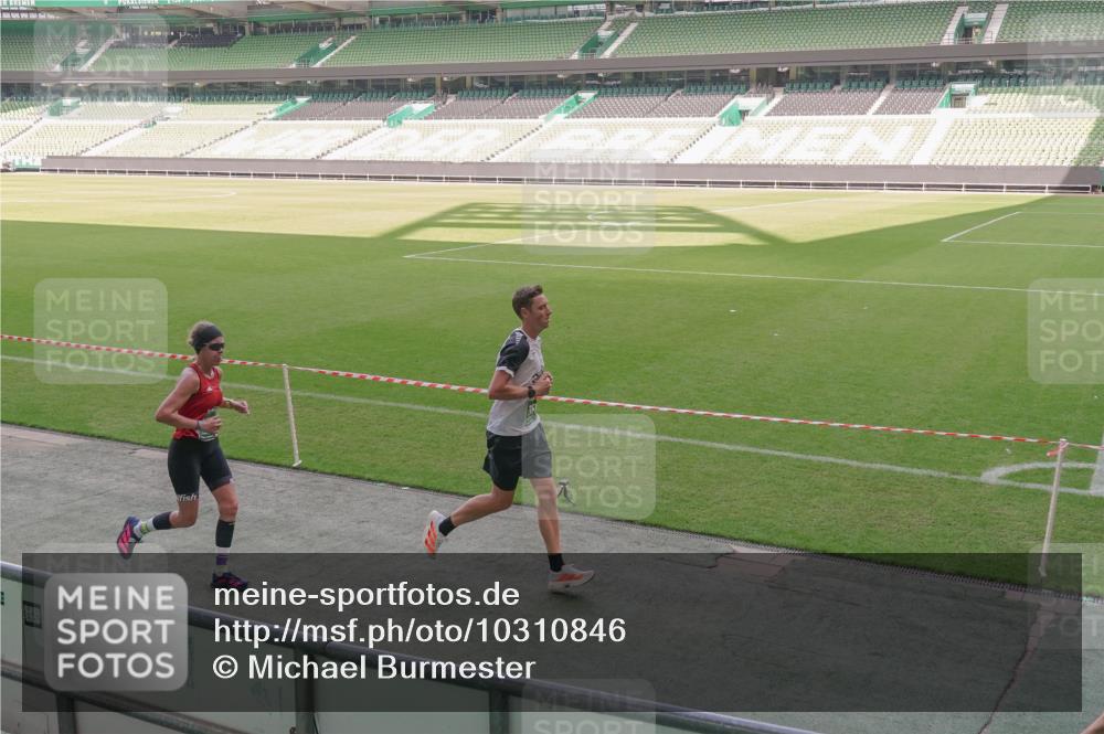 13.09.2026 - 21. swb-Marathon Bremen Michael Burmester http://msf.ph/oto/10310846 13.09.2026 12:45:47 Laufen im Stadion 195, 280, 339, 474, 493, 508, 538, 567, 681, 697, 715, 788, 1017, 1034, 1181, 1241, 1264, 1277, 1301, 1335, 1696, 1863, 1937, 1975, 2020, 2084, 2087, 2297, 2809, 2889, 3092, 3271, 3609, 4110, 4118, 4157, 4328, 5024, 5092, 5238, 5283, 5674, 5719, 5996, 6918, 6973, 7206, 7265, 7336, 7478, 7715, 8054, 8096, 8319, 8325, 8331, 8670, 8701, 8756, 8936, 9070, 9129, 9273, 9306, 9495, 9583, 9642, 13168, 439, 1411, 1667, 1822 meine-sportfotos.de