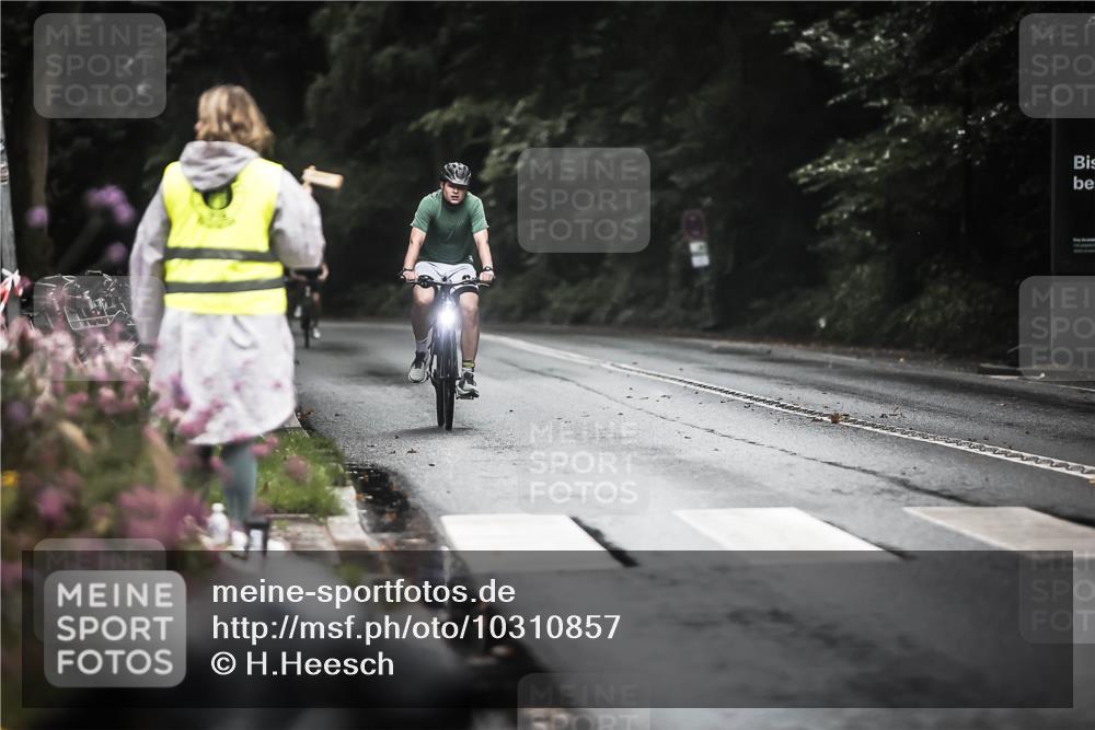 13.09.2026 - Stadtparktriathlon H.Heesch http://msf.ph/oto/10310857 13.09.2026 12:51:13 Radfahren 1167, 1216, 1288, 1295 meine-sportfotos.de