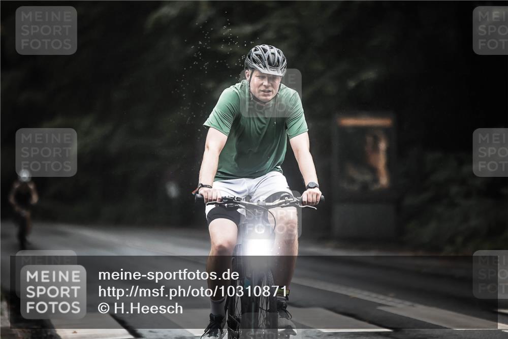 13.09.2026 - Stadtparktriathlon H.Heesch http://msf.ph/oto/10310871 13.09.2026 12:51:17 Radfahren 1178, 1288, 1295 meine-sportfotos.de