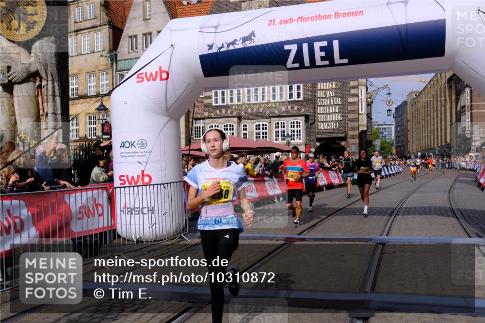 13.09.2026 - 21. swb-Marathon Bremen Tim E. http://msf.ph/oto/10310872 13.09.2026 10:53:17 Ziel 10284, 10304, 10714, 10734, 10863, 11038, 11238, 11282, 11386, 11575, 11766, 12019, 12369, 12398 meine-sportfotos.de