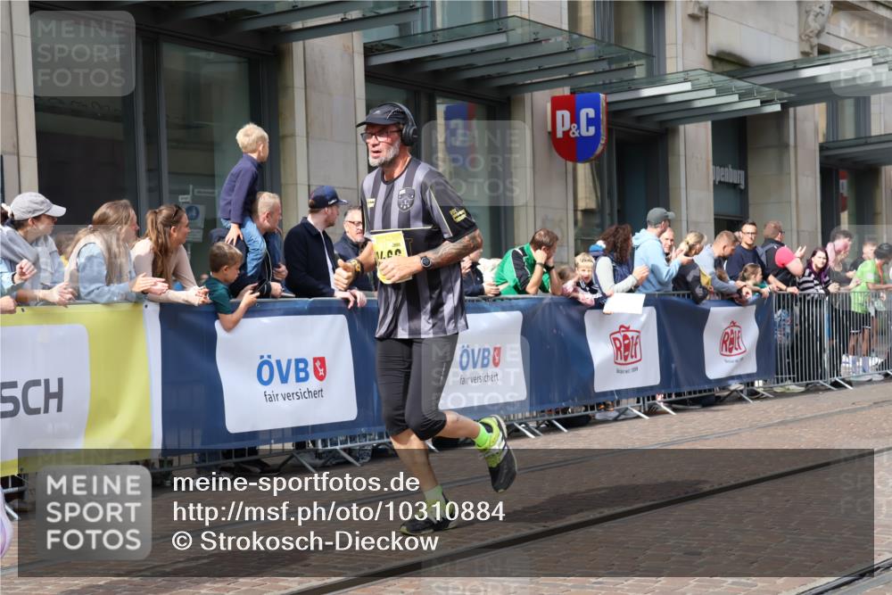 13.09.2026 - 21. swb-Marathon Bremen Strokosch-Dieckow http://msf.ph/oto/10310884 13.09.2026 10:55:11 Ziel 10203, 10256, 10297, 10379, 10423, 10529, 10725, 10788, 10809, 10881, 11377, 11414, 11466, 11557, 11748, 11862, 11910, 11941, 11975, 11977, 12030, 12125, 12150, 12188, 12218, 12258, 12348, 10555, 10646, 10901, 11001, 11014, 11620, 11631, 11860, 11889, 11908, 11910, 11976, 12201, 12313, 12549, 13592 meine-sportfotos.de