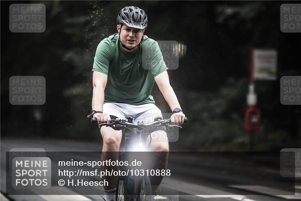13.09.2026 - Stadtparktriathlon H.Heesch http://msf.ph/oto/10310888 13.09.2026 12:51:17 Radfahren 1178, 1288, 1295 meine-sportfotos.de