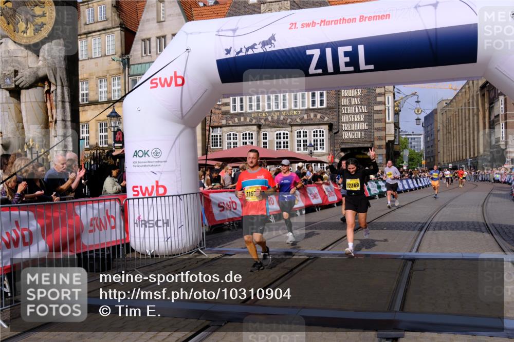 13.09.2026 - 21. swb-Marathon Bremen Tim E. http://msf.ph/oto/10310904 13.09.2026 10:53:18 Ziel 10284, 10304, 10714, 10863, 11038, 11238, 11282, 11386, 11575, 11766, 12019, 12369, 12398 meine-sportfotos.de