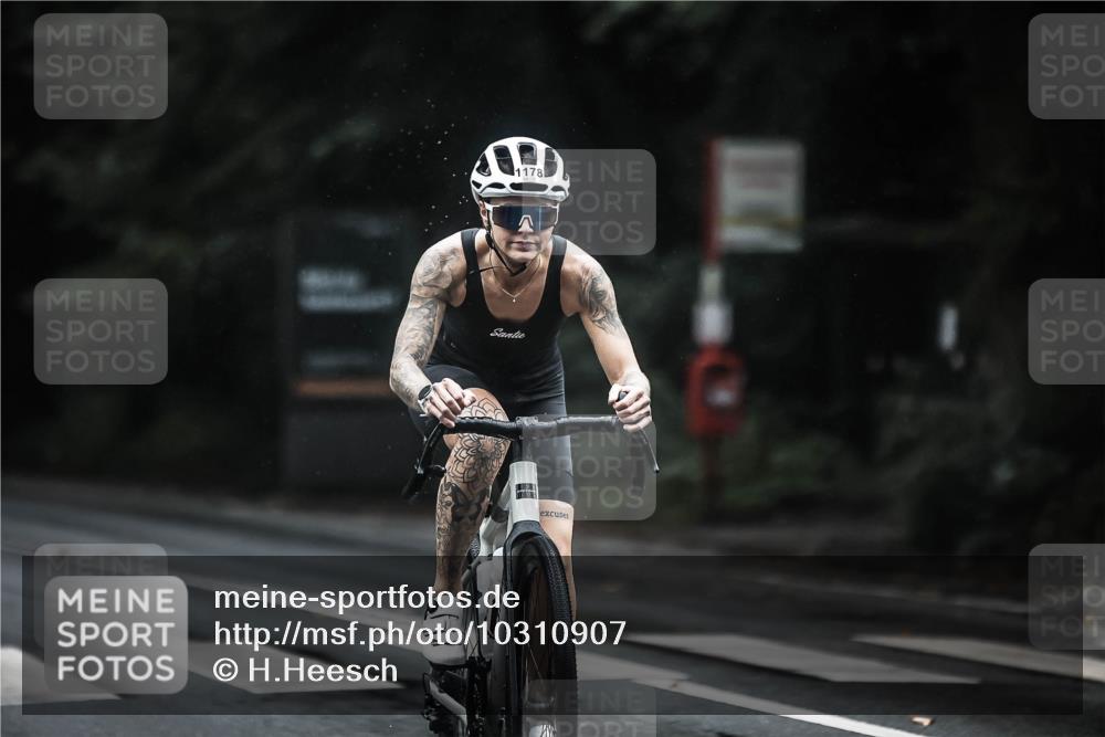13.09.2026 - Stadtparktriathlon H.Heesch http://msf.ph/oto/10310907 13.09.2026 12:51:22 Radfahren 1178, 1288, 1303 meine-sportfotos.de