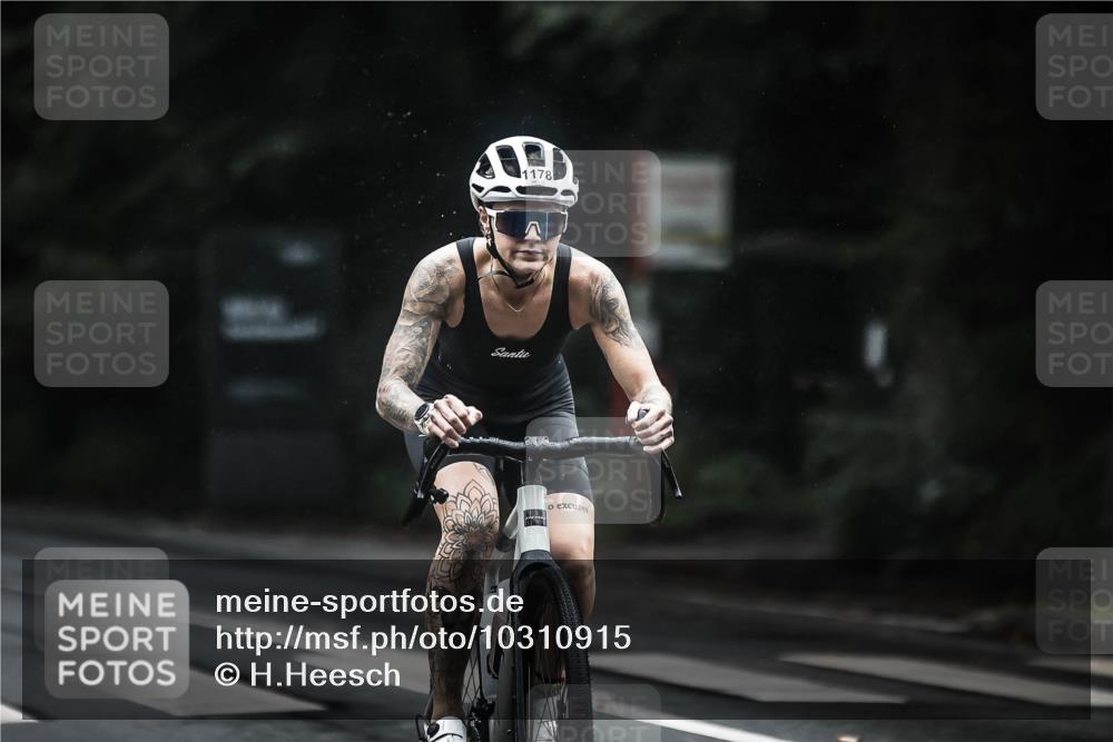 13.09.2026 - Stadtparktriathlon H.Heesch http://msf.ph/oto/10310915 13.09.2026 12:51:22 Radfahren 1178, 1288, 1303 meine-sportfotos.de