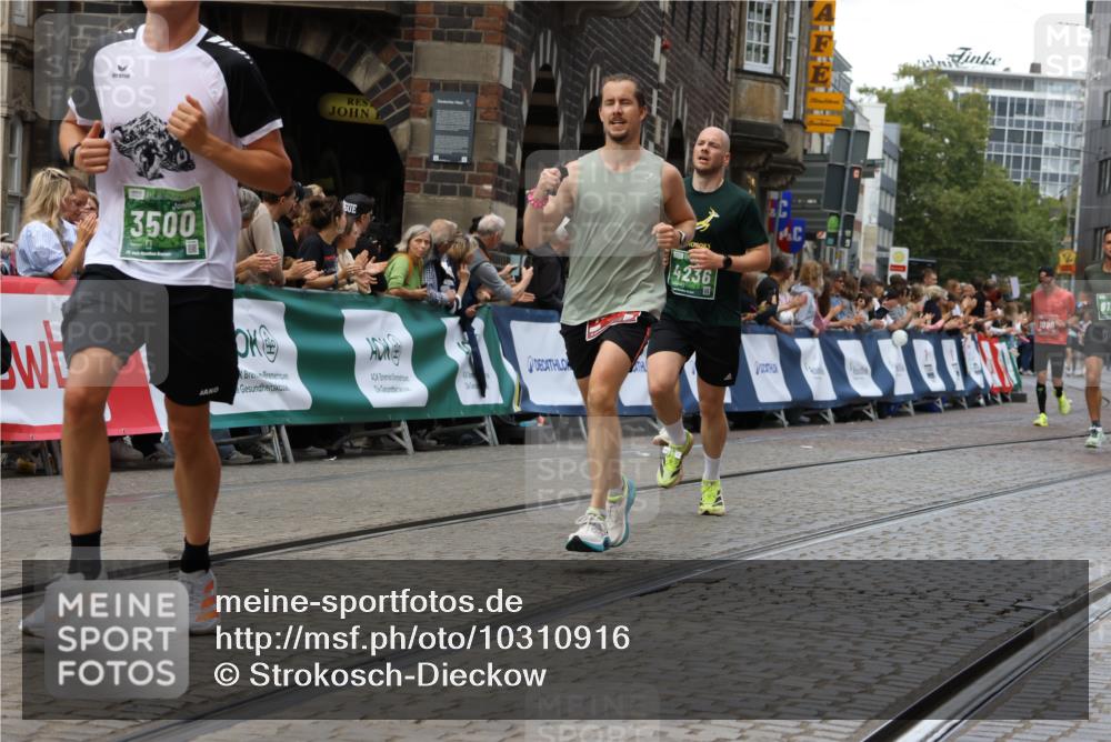 13.09.2026 - 21. swb-Marathon Bremen Strokosch-Dieckow http://msf.ph/oto/10310916 13.09.2026 13:03:55 Ziel 1090, 1372, 1587, 1950, 3092, 5024, 5143, 5719, 6973, 7715, 895, 2094, 4236, 9061, 9129, 9544 meine-sportfotos.de