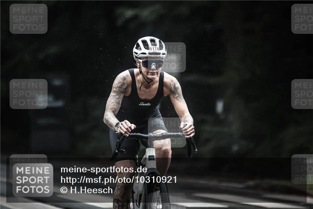 13.09.2026 - Stadtparktriathlon H.Heesch http://msf.ph/oto/10310921 13.09.2026 12:51:23 Radfahren 1178, 1288, 1303 meine-sportfotos.de