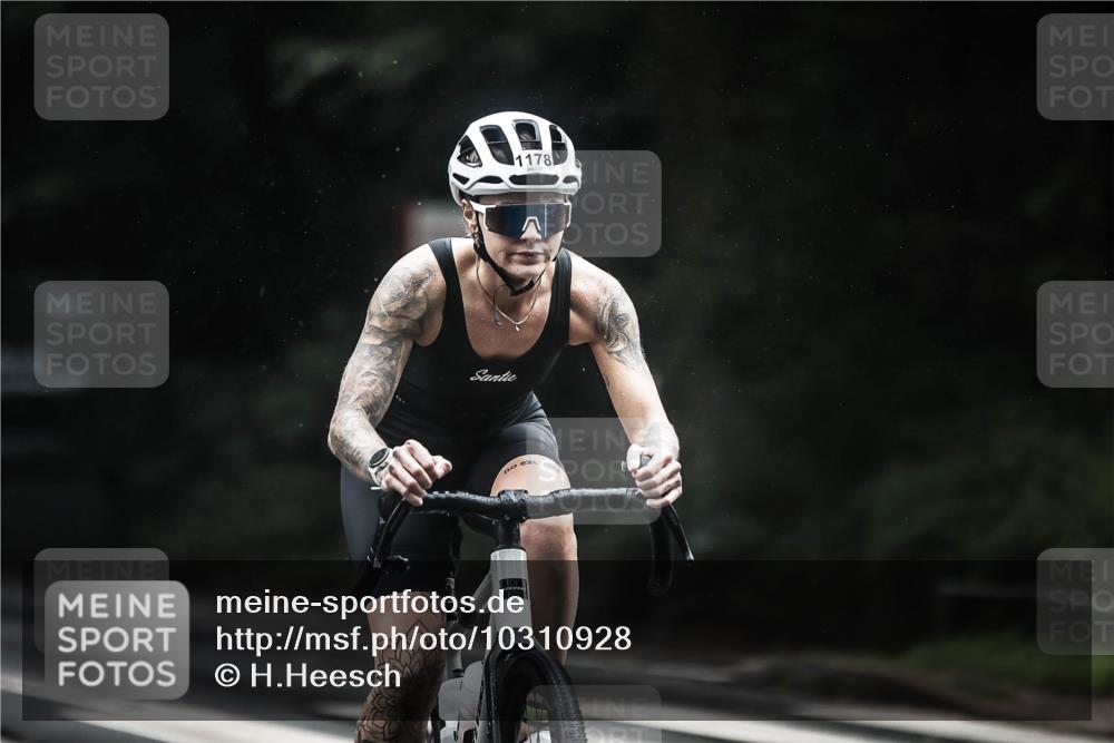13.09.2026 - Stadtparktriathlon H.Heesch http://msf.ph/oto/10310928 13.09.2026 12:51:23 Radfahren 1178, 1288, 1303 meine-sportfotos.de