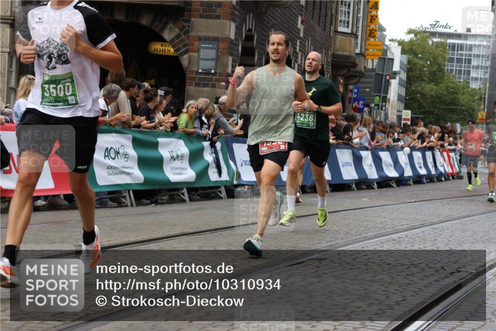13.09.2026 - 21. swb-Marathon Bremen Strokosch-Dieckow http://msf.ph/oto/10310934 13.09.2026 13:03:55 Ziel 1090, 1372, 1587, 1950, 3092, 5024, 5143, 5719, 6973, 7715, 895, 2094, 4236, 9061, 9129, 9544 meine-sportfotos.de