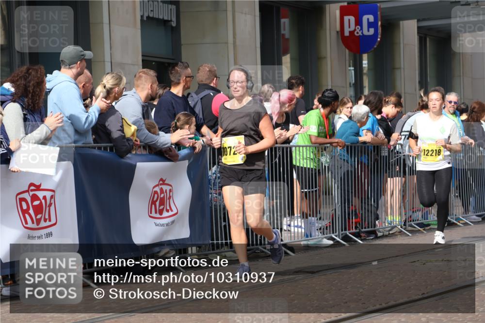 13.09.2026 - 21. swb-Marathon Bremen Strokosch-Dieckow http://msf.ph/oto/10310937 13.09.2026 10:55:13 Ziel 10203, 10256, 10297, 10379, 10423, 10529, 10550, 10725, 10788, 10809, 10881, 11377, 11414, 11510, 11557, 11748, 11862, 11941, 11975, 11977, 12030, 12125, 12150, 12188, 12218, 12258, 12348, 10555, 10646, 10901, 11001, 11014, 11466, 11620, 11631, 11860, 11889, 11908, 11910, 11976, 12201, 12313, 12549, 13592 meine-sportfotos.de