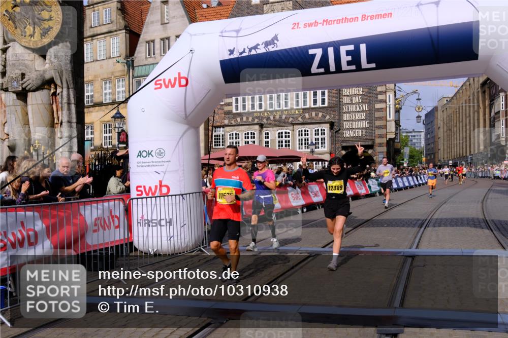 13.09.2026 - 21. swb-Marathon Bremen Tim E. http://msf.ph/oto/10310938 13.09.2026 10:53:18 Ziel 10284, 10304, 10714, 10863, 11038, 11238, 11282, 11386, 11575, 11766, 12019, 12369, 12398 meine-sportfotos.de