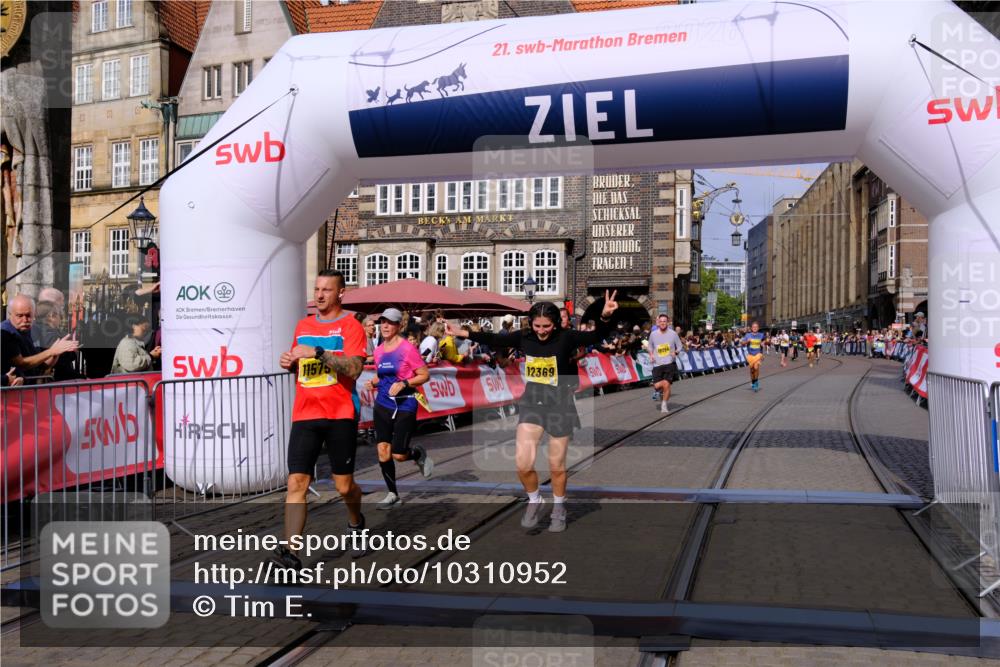 13.09.2026 - 21. swb-Marathon Bremen Tim E. http://msf.ph/oto/10310952 13.09.2026 10:53:19 Ziel 10284, 10304, 10714, 10863, 11038, 11238, 11282, 11386, 11575, 11766, 12019, 12369, 12398 meine-sportfotos.de