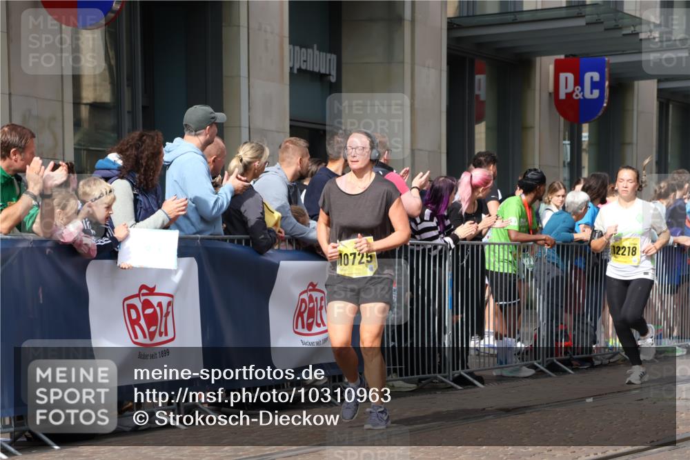 13.09.2026 - 21. swb-Marathon Bremen Strokosch-Dieckow http://msf.ph/oto/10310963 13.09.2026 10:55:14 Ziel 10203, 10243, 10256, 10297, 10379, 10423, 10529, 10550, 10725, 10788, 10809, 10881, 11377, 11414, 11510, 11557, 11748, 11862, 11941, 11975, 11977, 12030, 12125, 12150, 12188, 12218, 12258, 12348, 10555, 10646, 10901, 11001, 11014, 11466, 11620, 11631, 11860, 11889, 11908, 11910, 11976, 12201, 12313, 12549, 13592 meine-sportfotos.de
