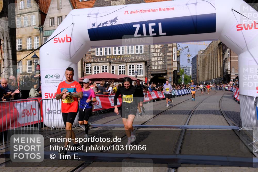 13.09.2026 - 21. swb-Marathon Bremen Tim E. http://msf.ph/oto/10310966 13.09.2026 10:53:19 Ziel 10284, 10304, 10714, 10863, 11038, 11238, 11282, 11386, 11575, 11766, 12019, 12369, 12398 meine-sportfotos.de