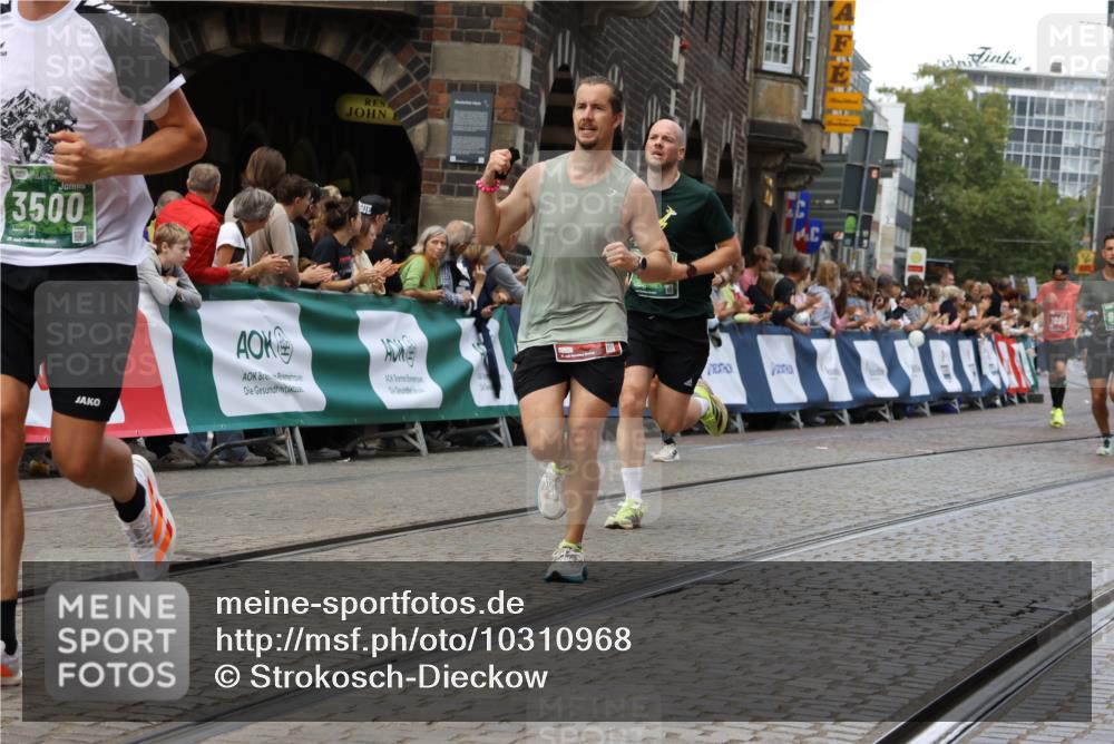 13.09.2026 - 21. swb-Marathon Bremen Strokosch-Dieckow http://msf.ph/oto/10310968 13.09.2026 13:03:55 Ziel 1090, 1372, 1587, 1950, 3092, 5024, 5143, 5719, 6973, 7715, 895, 2094, 4236, 9061, 9129, 9544 meine-sportfotos.de