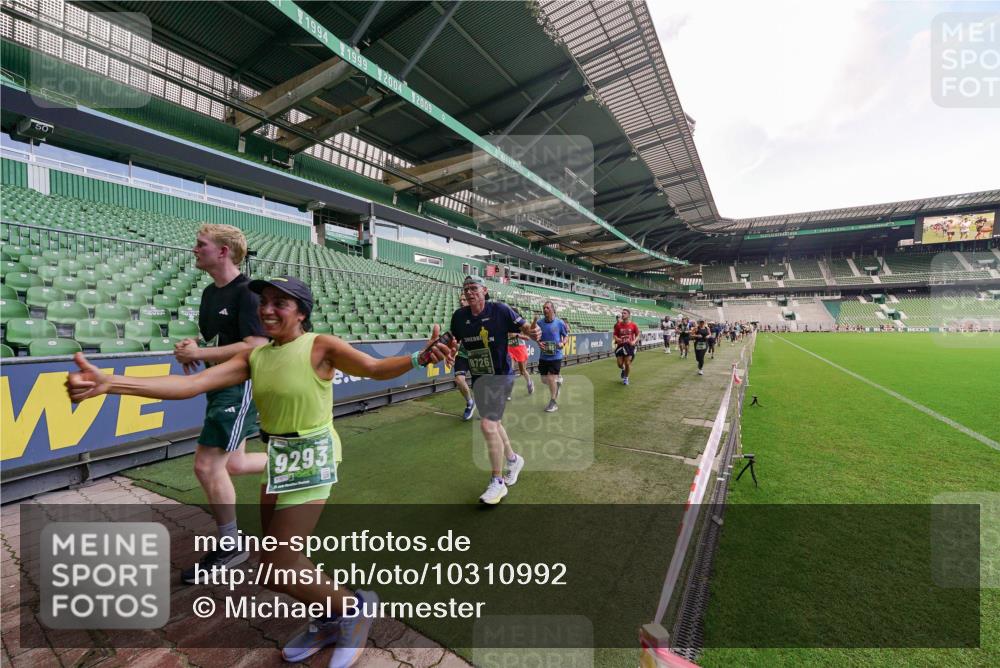 13.09.2026 - 21. swb-Marathon Bremen Michael Burmester http://msf.ph/oto/10310992 13.09.2026 13:08:48 Laufen im Stadion 383, 391, 489, 532, 549, 551, 563, 607, 625, 682, 800, 808, 809, 813, 846, 884, 898, 911, 1025, 1072, 1124, 1150, 1173, 1210, 1285, 1289, 1322, 1364, 1395, 1398, 1532, 1559, 1688, 1831, 1854, 1880, 1899, 2003, 2041, 2208, 2215, 2229, 2243, 2283, 2366, 2380, 2405, 2413, 2429, 2441, 2467, 2471, 2492, 2525, 2565, 2611, 2635, 2692, 2727, 2755, 2782, 2802, 2823, 2831, 2841, 2866, 2897, 2930, 2931, 2941, 2949, 3316, 3327, 3333, 3398, 3437, 3707, 3857, 109 meine-sportfotos.de